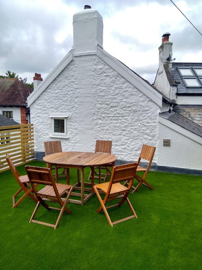 Character Cottage In The Heart Of Uplyme. Exterior photo